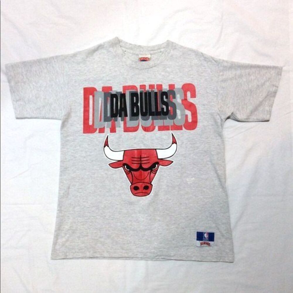 Vintage Chicago Bulls T-Shirt NBA Gray Made in USA Sz Lg Da Bulls Nutmeg Tee